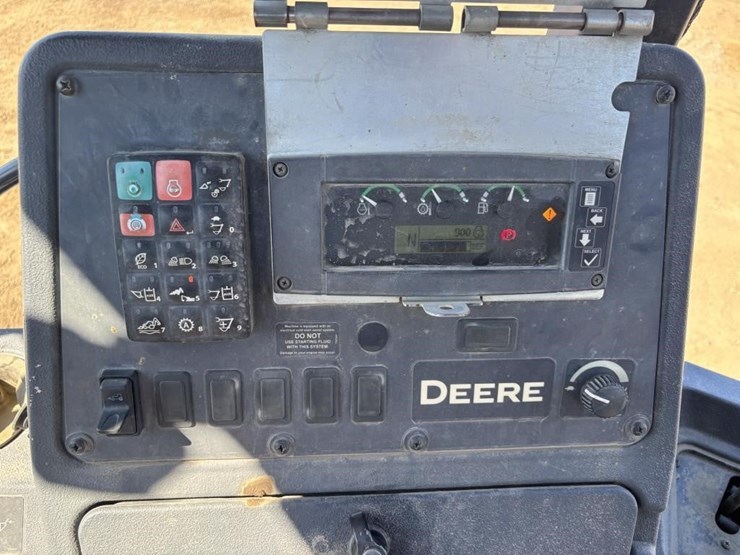 2020-deere-410l-image-43