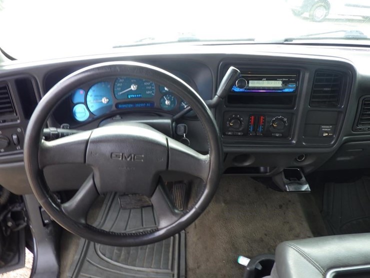 2004-gmc-1500-image-7