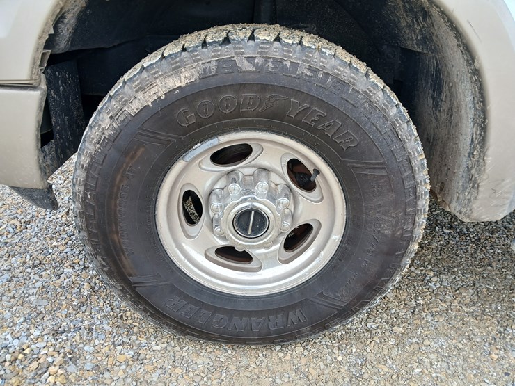2005-ford-excursion-image-52