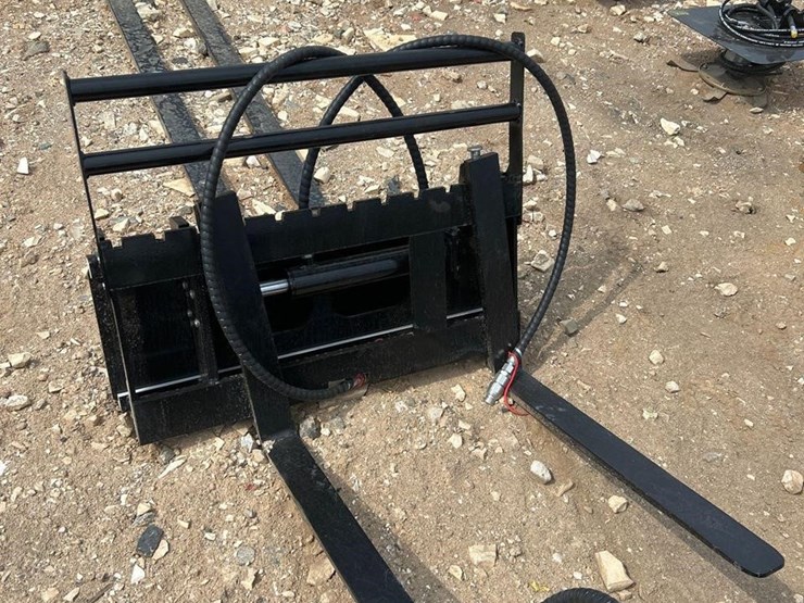 future-29in-mini-skid-steer-side-shift-fork-attach-image-1