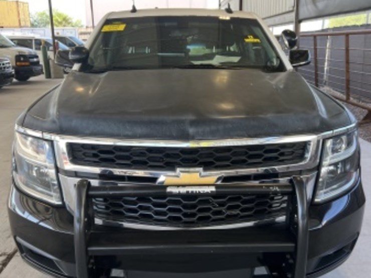 2017-chevrolet-tahoe-image-3