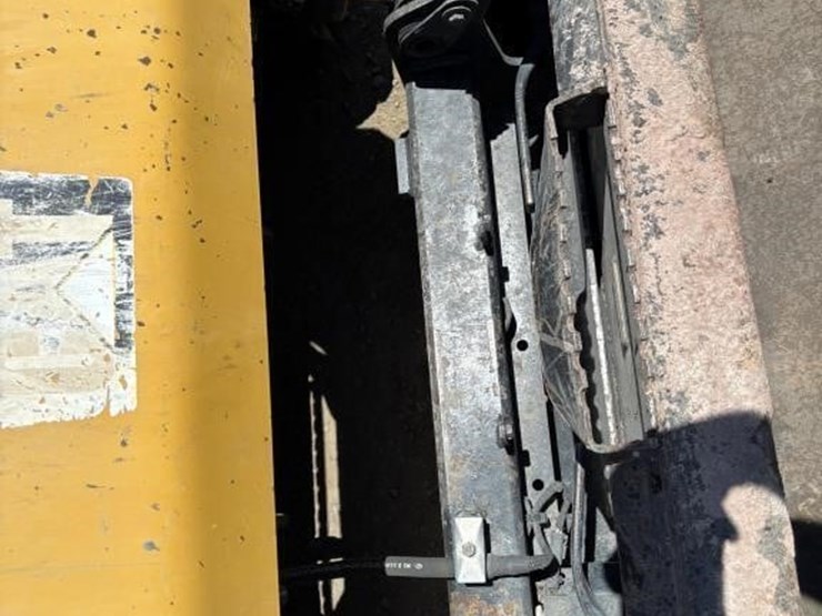 2018-caterpillar-262d-image-12