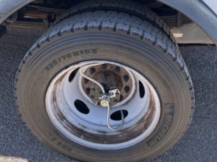 2016-ford-f550-image-8