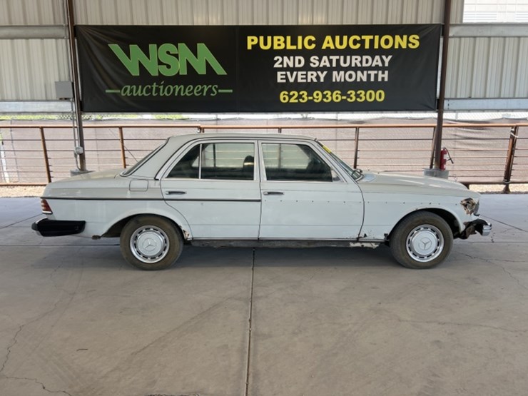 1978-mercedes-300d-sdn-image-1