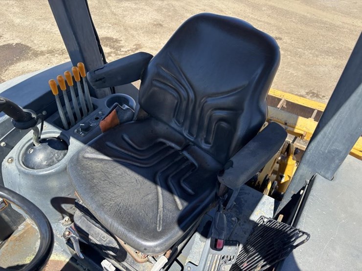 2014-deere-210k-image-31