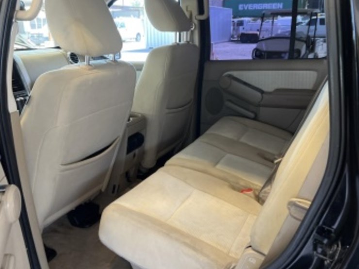 2009-ford-explorer-xlt-image-23