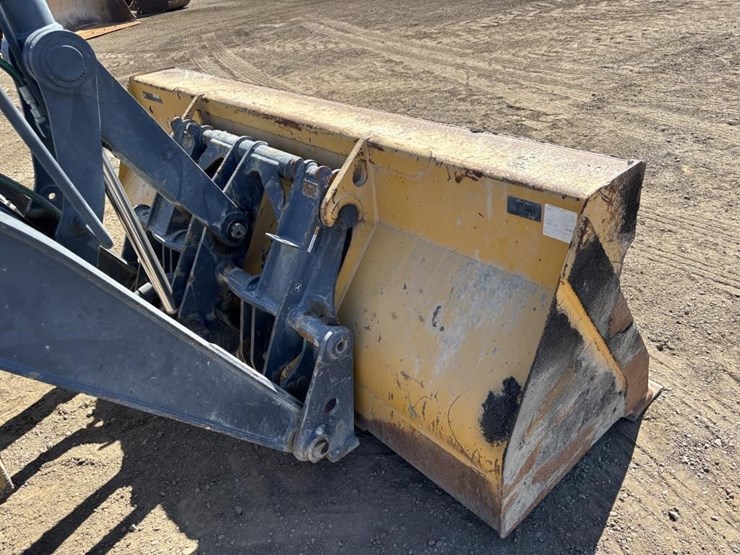 2020-deere-410l-image-11