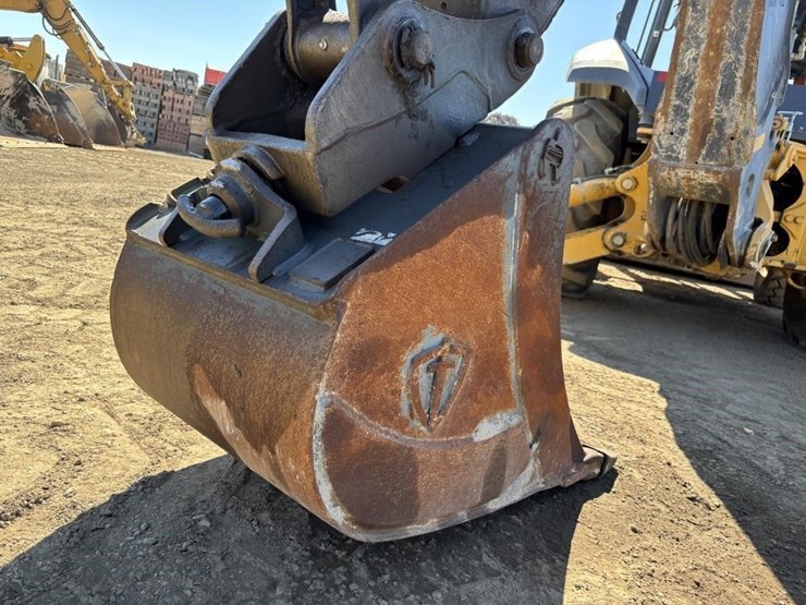 2020-deere-410l-image-17