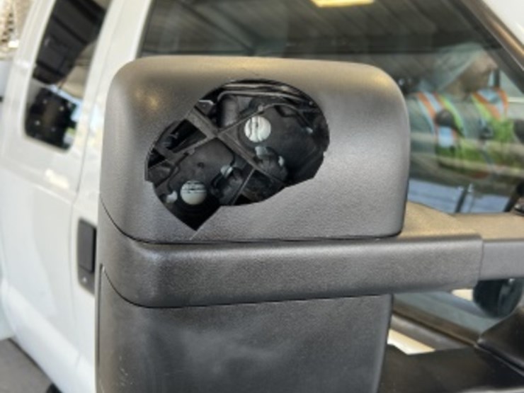 2013-ford-f550-image-31