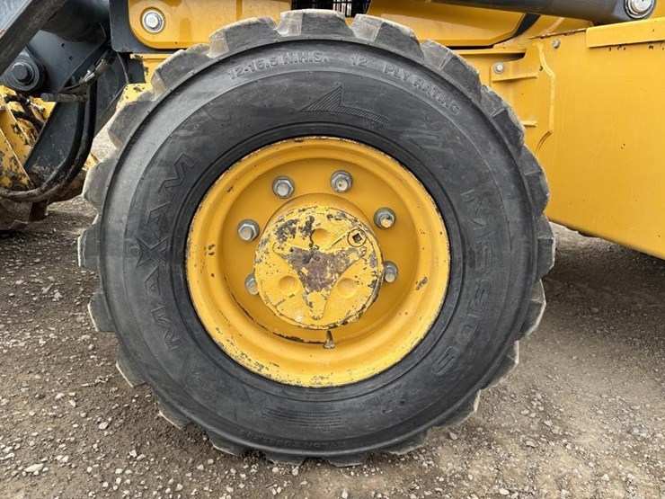 2019-deere-310l-ep-image-27