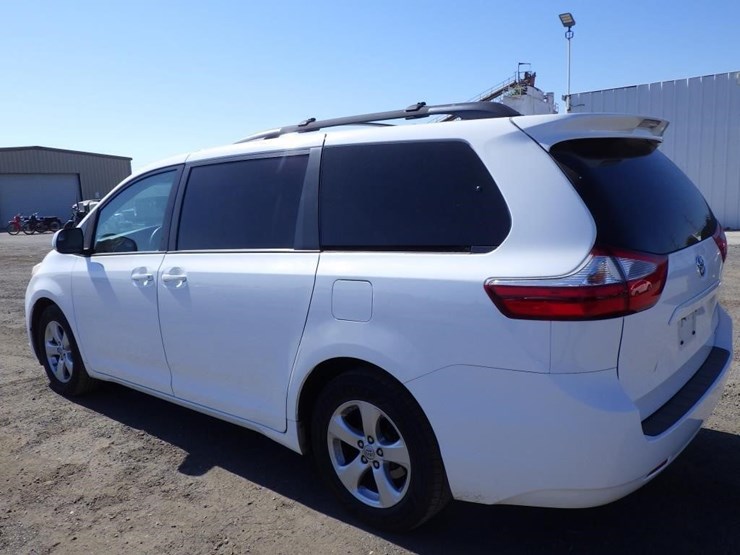 2018-toyota-sienna-image-4
