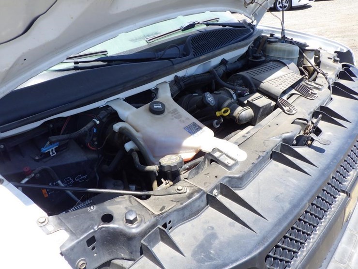 2013-chevrolet-express-3500-image-11