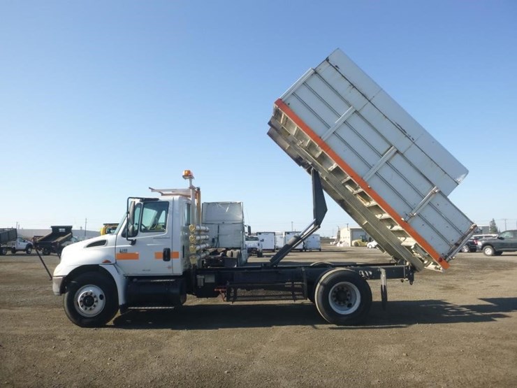 2004-international-durastar-4300-image-7