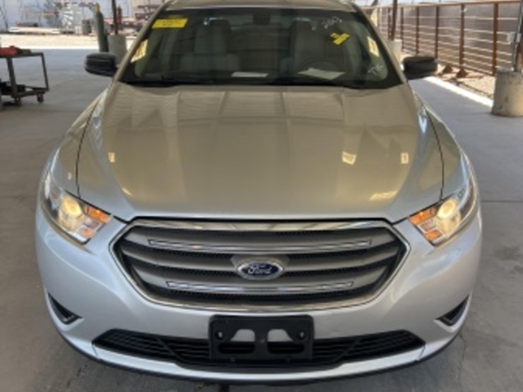 2013-ford-taurus-se-sdn-image-3