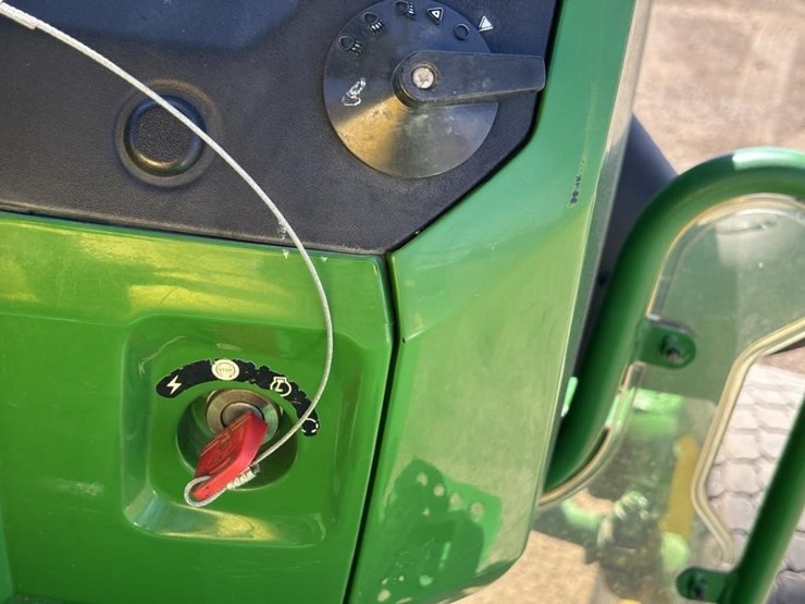 2016-john-deere-5055e-image-25