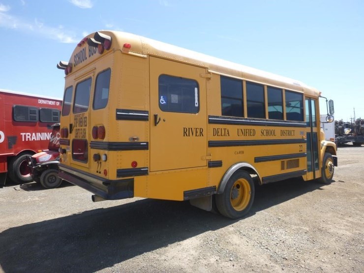 2003-freightliner-fs65-image-3