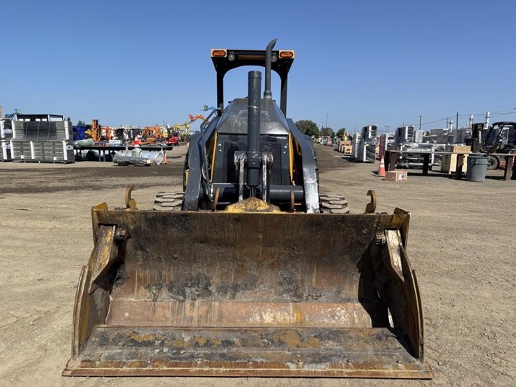 2019-deere-210l-image-6