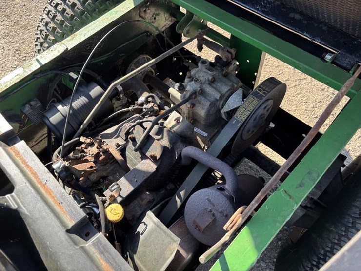 2012-john-deere-gator-image-17