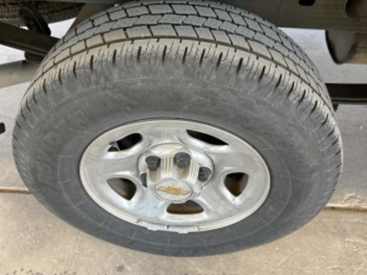 2004-chevrolet-silverado-1500-image-9