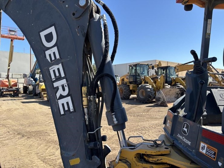 2020-deere-410l-image-23