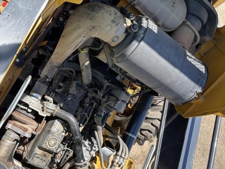 2021-deere-210l-image-39
