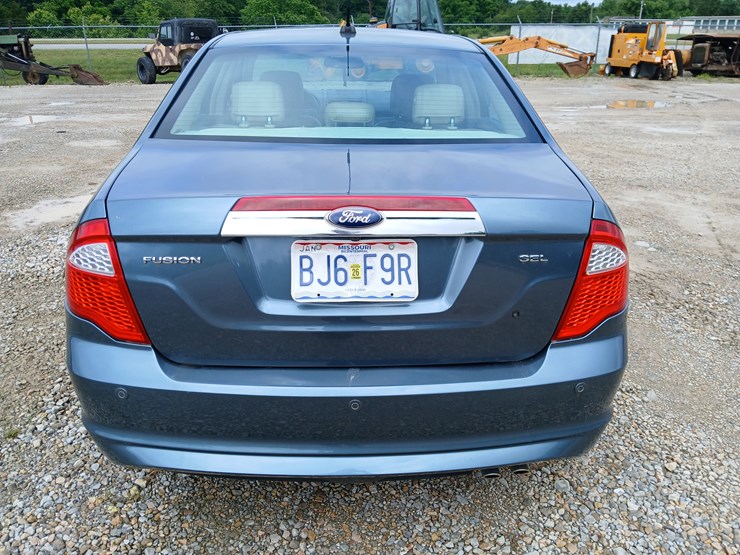 #20656-•-2012-ford-fusion-passenger-car-image-6