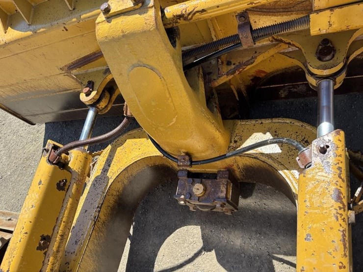 2006-caterpillar-d6n-image-14