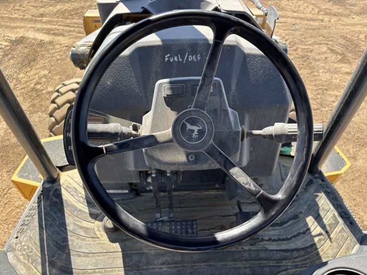 2020-deere-410l-image-38