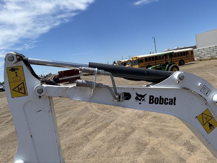 2022-bobcat-e20-image-17