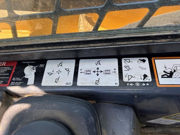 2015-deere-333e-image-24