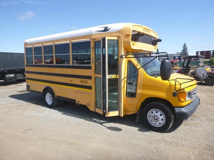 2006-ford-e450-image-2