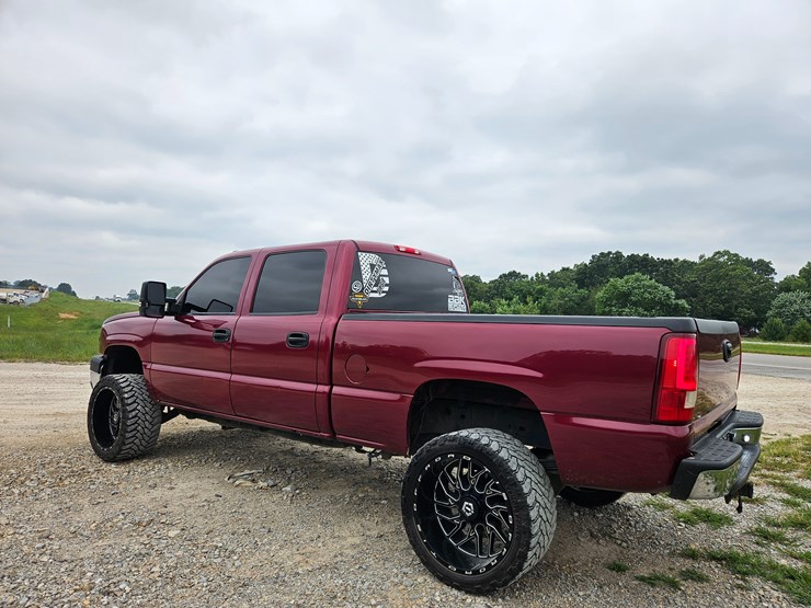 2005-chevrolet-silverado-image-10