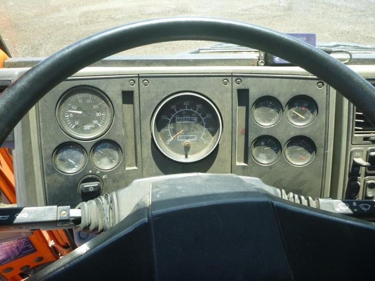 2000-freightliner-fc70-image-22