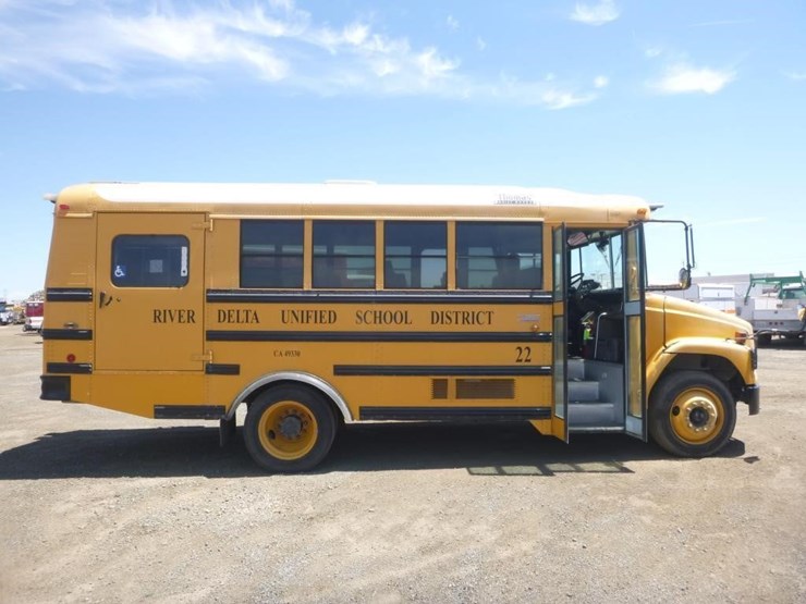 2003-freightliner-fs65-image-7