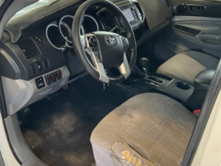 2014-toyota-tacoma-image-22