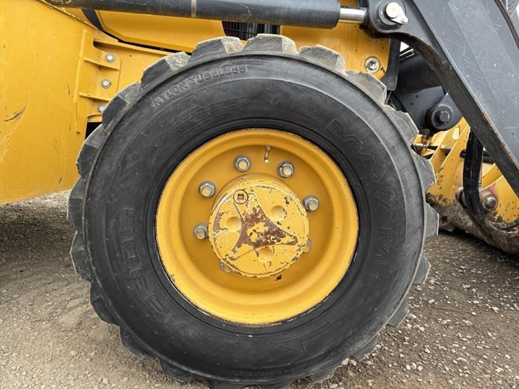 2019-deere-310l-ep-image-29