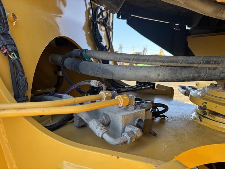 2019-caterpillar-930m-image-26