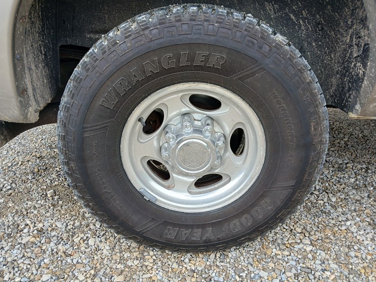 2005-ford-excursion-image-56