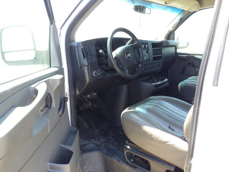 2013-chevrolet-express-3500-image-6