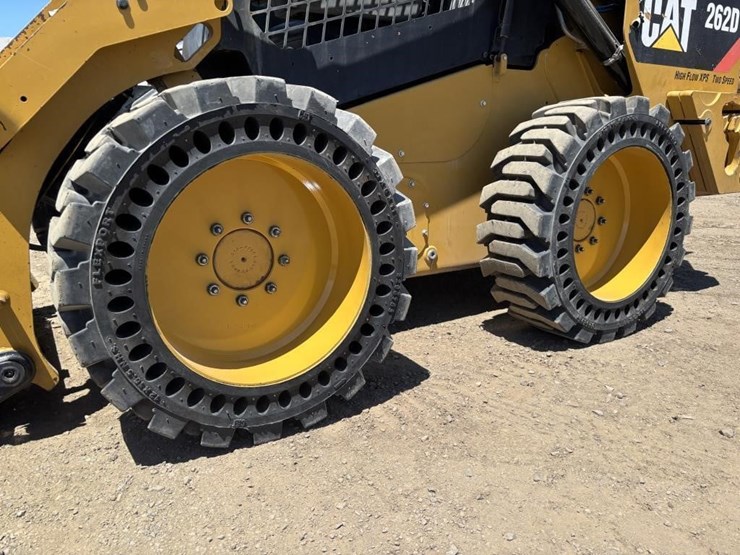 2018-caterpillar-262d-image-16