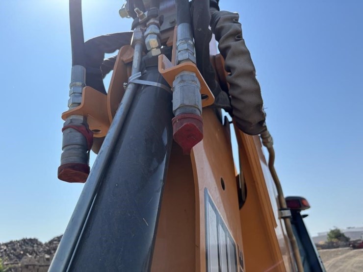 2015-case-super-n-loader-backhoe-image-18
