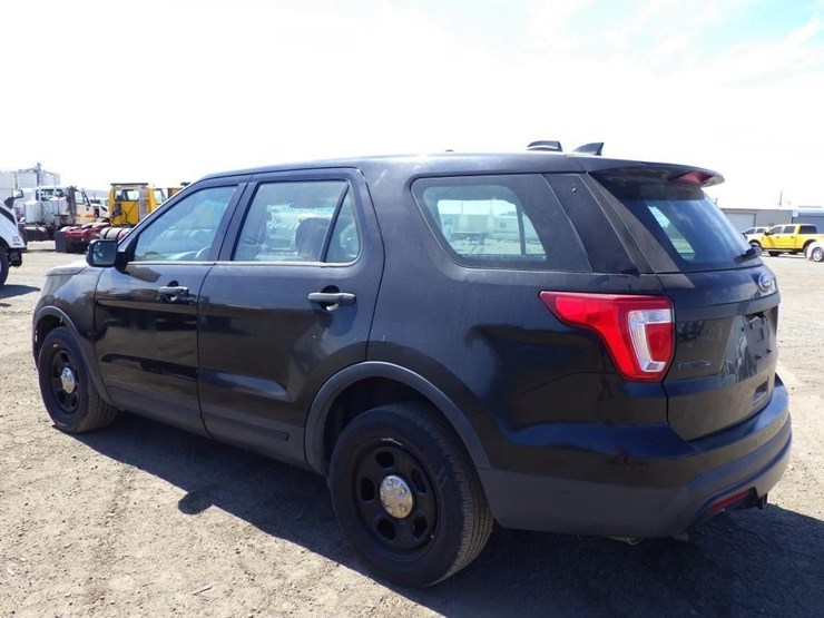 2016-ford-explorer-image-4
