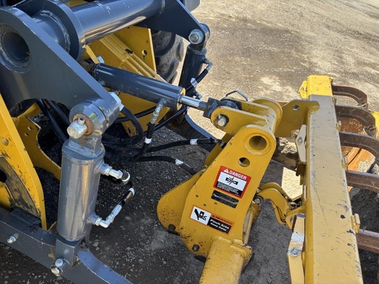 2021-deere-210l-image-20