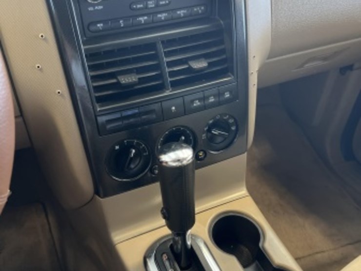 2009-ford-explorer-xlt-image-17