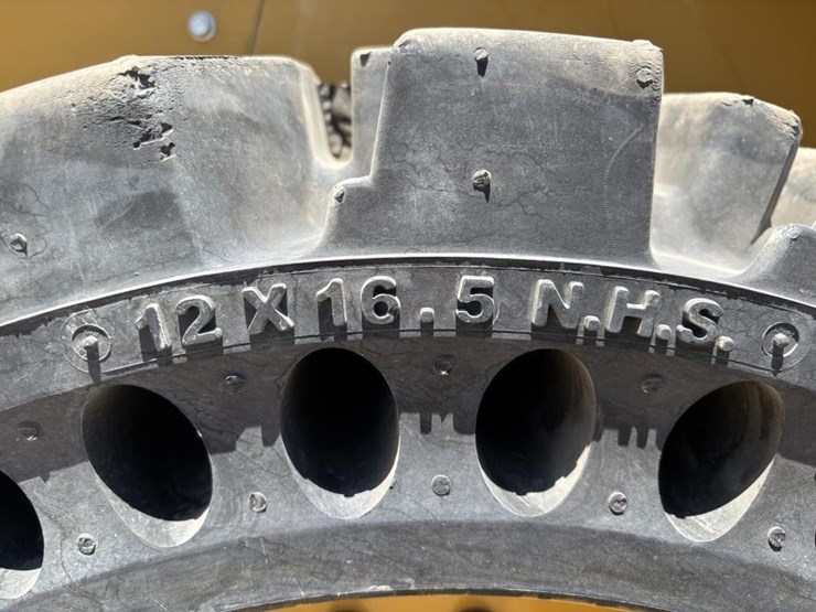 2018-caterpillar-262d-image-18