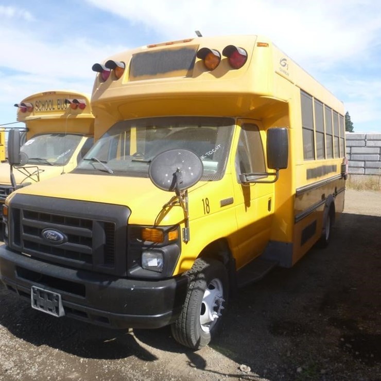 2009 FORD E450