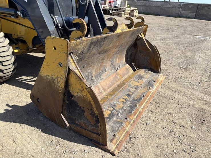 2019-deere-210l-image-10