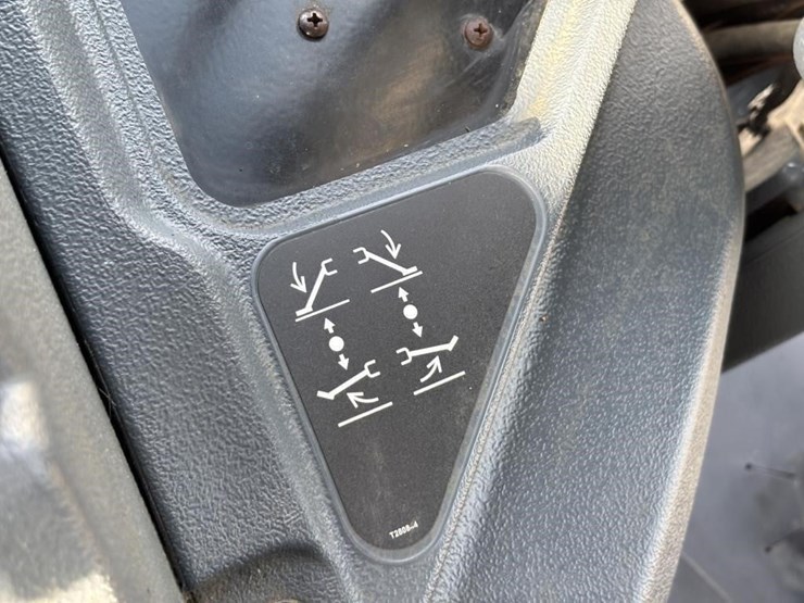 2020-deere-310l-ep-image-43