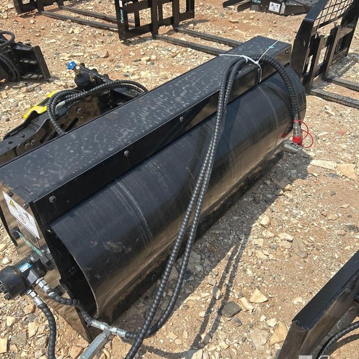FUTURE 59IN SKID STEER VIBRATORY ROLLER