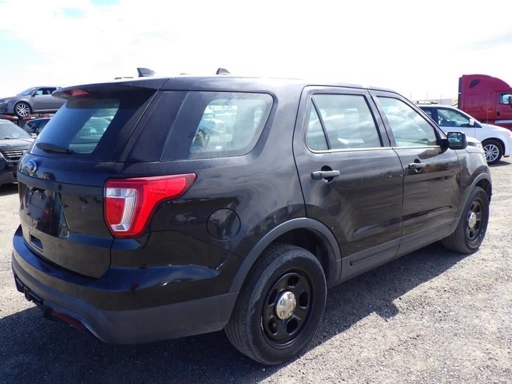 2017-ford-explorer-image-3